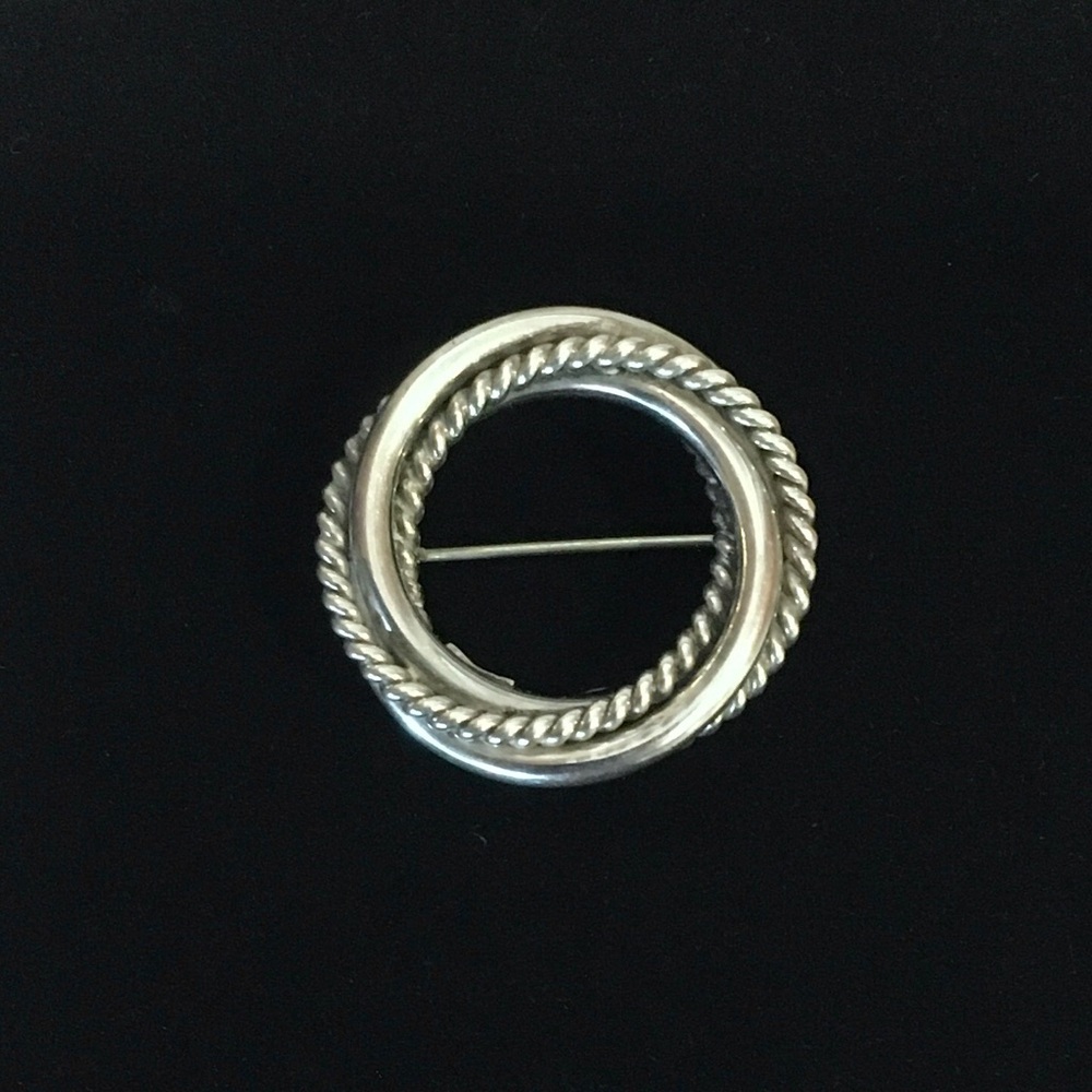 Vintage 60’s Sterling Silver Rope Circle Brooch - Classic Women's Pin
